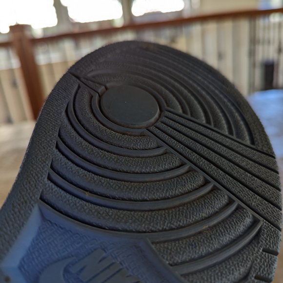 Air Jordan 1 Royal 2017 (Size 8.5) - Picture 8 of 9